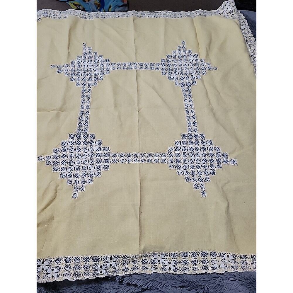 VTG Pale Yellow/ White Tablecloth Boho Cottage/ Granny Core 35 X 35
